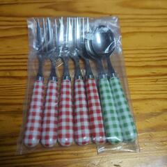 チェック柄の可愛いケーキフォークセット