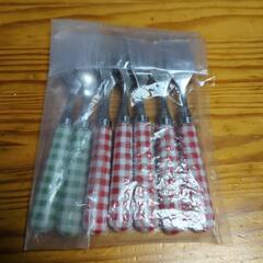 チェック柄の可愛いケーキフォークセットの画像