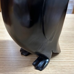 木製のペンギンのオブジェの画像