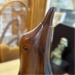 木製のペンギンのオブジェの画像