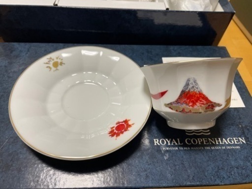 売り切れました。ロイヤルコペンハーゲン　赤　富士