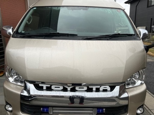 ハイエースワイド　トヨタエンブレム付きグリル