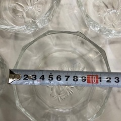 値下　曽我ガラス ガラスの器５個　ばら模様　 小鉢セット  昭和 レトロ アンティークの画像