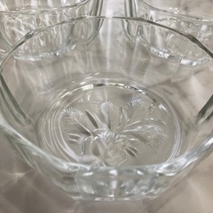 値下　曽我ガラス ガラスの器５個　ばら模様　 小鉢セット  昭和 レトロ アンティークの画像