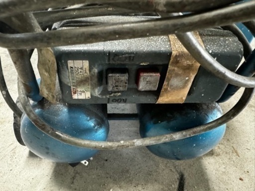イワタコンプレッサー100v