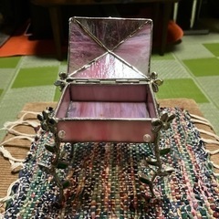 ステンドグラスの小物入れの画像