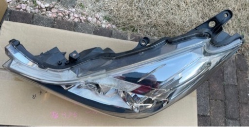 ⭐️ ZVW41トヨタ プリウスα 純正ヘッドライト左側中古品