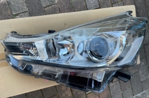 ⭐️ ZVW41トヨタ プリウスα 純正ヘッドライト左側中古品