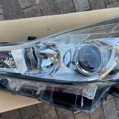 素敵な ⭐️ 純正ヘッドライト左側中古品 プリウスα ZVW41トヨタ アクセサリー