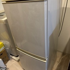 冷蔵庫　SHARP 2012年製　2/29までに引き取れる方お願い致します！の画像