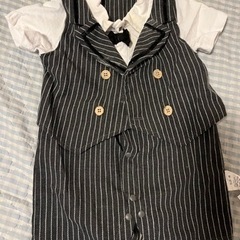 赤ちゃん服　タキシード風ロンパース68センチ