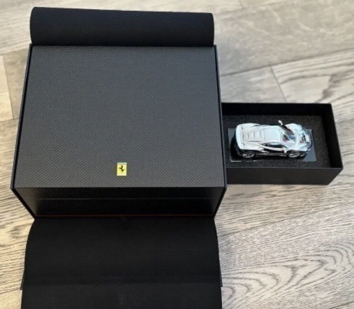 Ferrari F8 カーボンファイバー キーボックス モデルカー セット