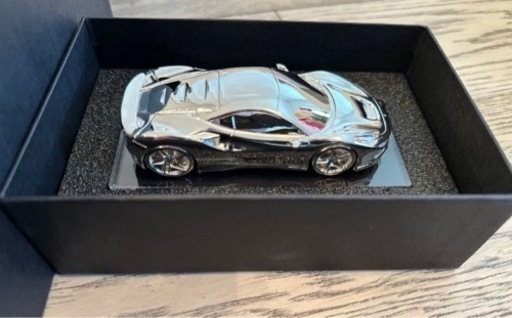 Ferrari F8 カーボンファイバー キーボックス モデルカー セット Ferrari F8 カーボンファイバー キーボックス モデルカー セット