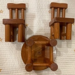 てらうちさだお　いすと丸テーブル　木のおもちゃの画像