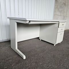 【お買い上げありがとうございました】業務用　机　スチール机　サイズ約140×70高さ70.5cm 　ek-260gedの画像