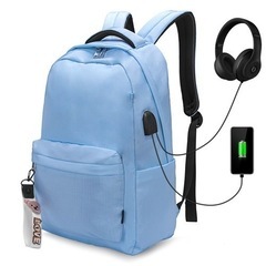 【新品未使用品】リュックサック バッグパック イヤホンポート付き...