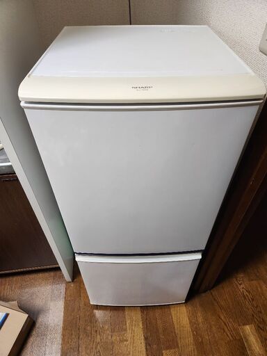 シャープ冷蔵庫土曜日まで売れなければ業者に出しますので宜しくお願い致します シャープ冷蔵庫土曜日まで売れなければ業者に出しますので宜しく
