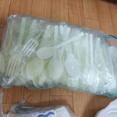 スプーンフォーク割り箸ストローたくさんの画像