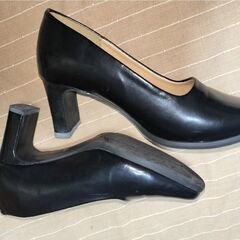 レディース　パンプス　黒　傷あり　サイズ２３，５ｃｍの画像