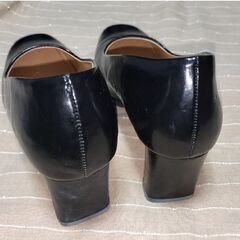レディース　パンプス　黒　傷あり　サイズ２３，５ｃｍの画像