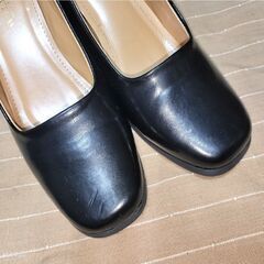 レディース　パンプス　黒　傷あり　サイズ２３，５ｃｍの画像