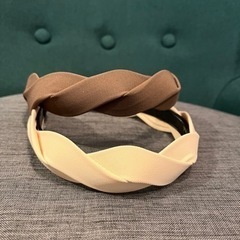 【ほぼ新品】デザイン　カチューシャ　2個セット