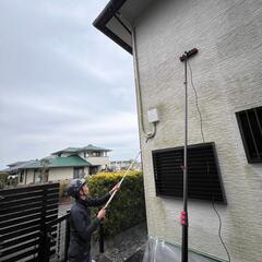 外壁のカビ、根本から除菌剤で退治。 - 地元のお店