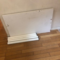 白いテーブル 1m✖️0.69m✖️60センチ(高さ)