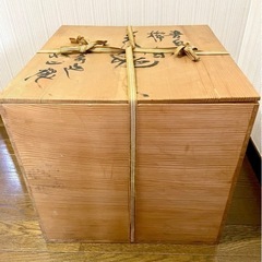 青白磁の花器の画像
