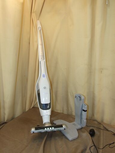 コードレス　スティッククリーナー　充電式掃除機　AQUA　アクア　AQC-SX1F　通電動作確認品　2019年製　DC12V　中古品