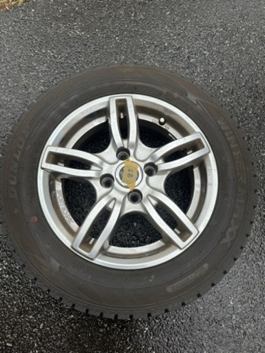 値下げしました。４本セット！DUNLOPスタッドレスタイヤ165/70R14 81Q ホイル付き中古