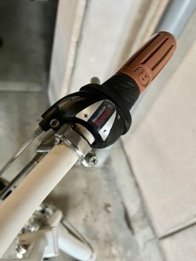 【お買得‼️】折りたたみ自転車　ホワイト　6段変速