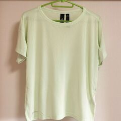 アディダス　スポーツ　Ｔシャツ　薄いグリーンＭサイズ　レディース