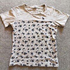 綿95％Tシャツ　グレー・花柄　Mサイズ　レディース