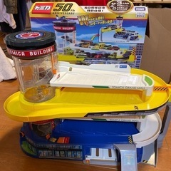 中古品　トミカダブルアクショントミカビル