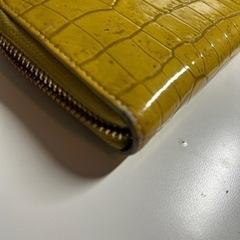 箱あり！バーニーズニューヨーク　黄色の財布の画像