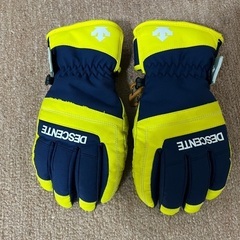 スキーウェア　140cm　(135-145cm）　ヘルメット　グローブ　セットの画像