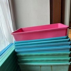 衣装ケース8点（5点は蓋付き）の画像