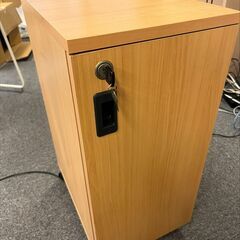 【価格最終値引き】鍵付き　A4　書庫　デスクの下に入ります。　H...