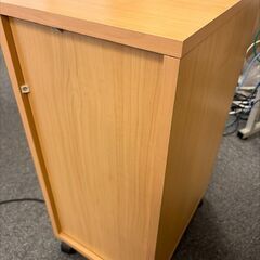 【価格最終値引き】鍵付き　A4　書庫　デスクの下に入ります。　HR114　14:30－15時ころ締切の画像