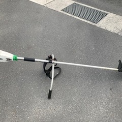 日立　電動草刈り機　草刈機　バッテリー充電機付きの画像