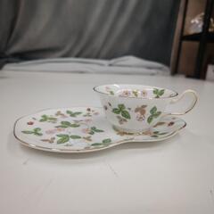 WEDGWOOD ワイルドストロベリー カップ&ソーサーの画像