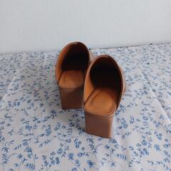 ベージュミュールの画像