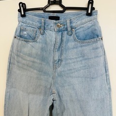 UNIQLO  ダメージデニムの画像