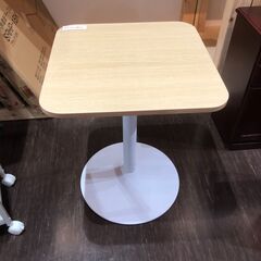 カフェテーブルの画像