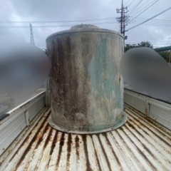 大きい貯水タンク