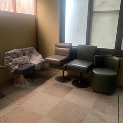 無料　店舗用　スナック椅子＆テーブルの画像