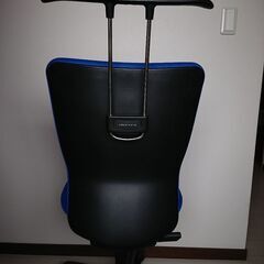 【配送可】オフィスチェアーの定番 オカムラ カロッツァの画像