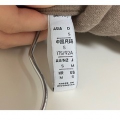 adidas パーカーの画像