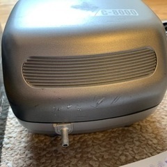 【エアーポンプ】キョーリン　ハイブロー　Ｃ－８０００　ヒューズ＋（プラス）　９０ｃｍ～１８０ｃｍ水槽用エアーポンプの画像